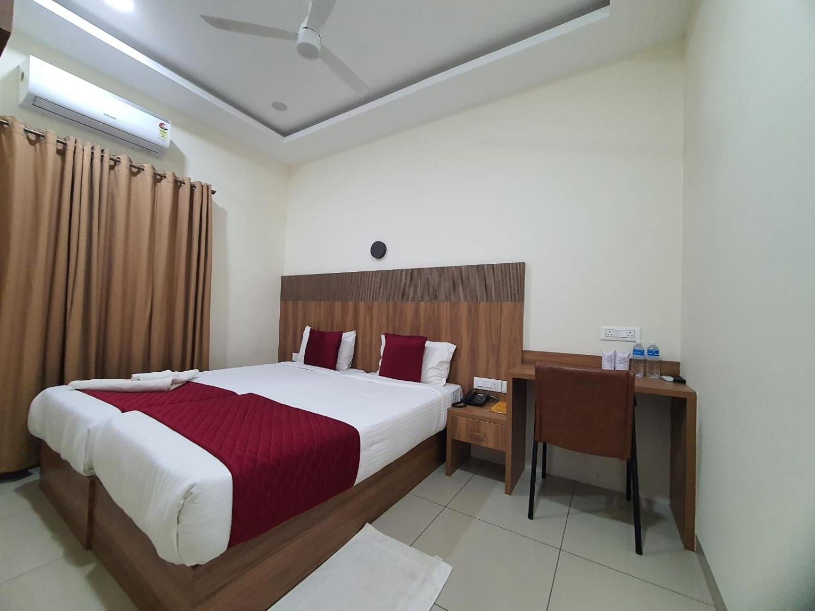 Hotel Deepakam Inn Палаккад Экстерьер фото