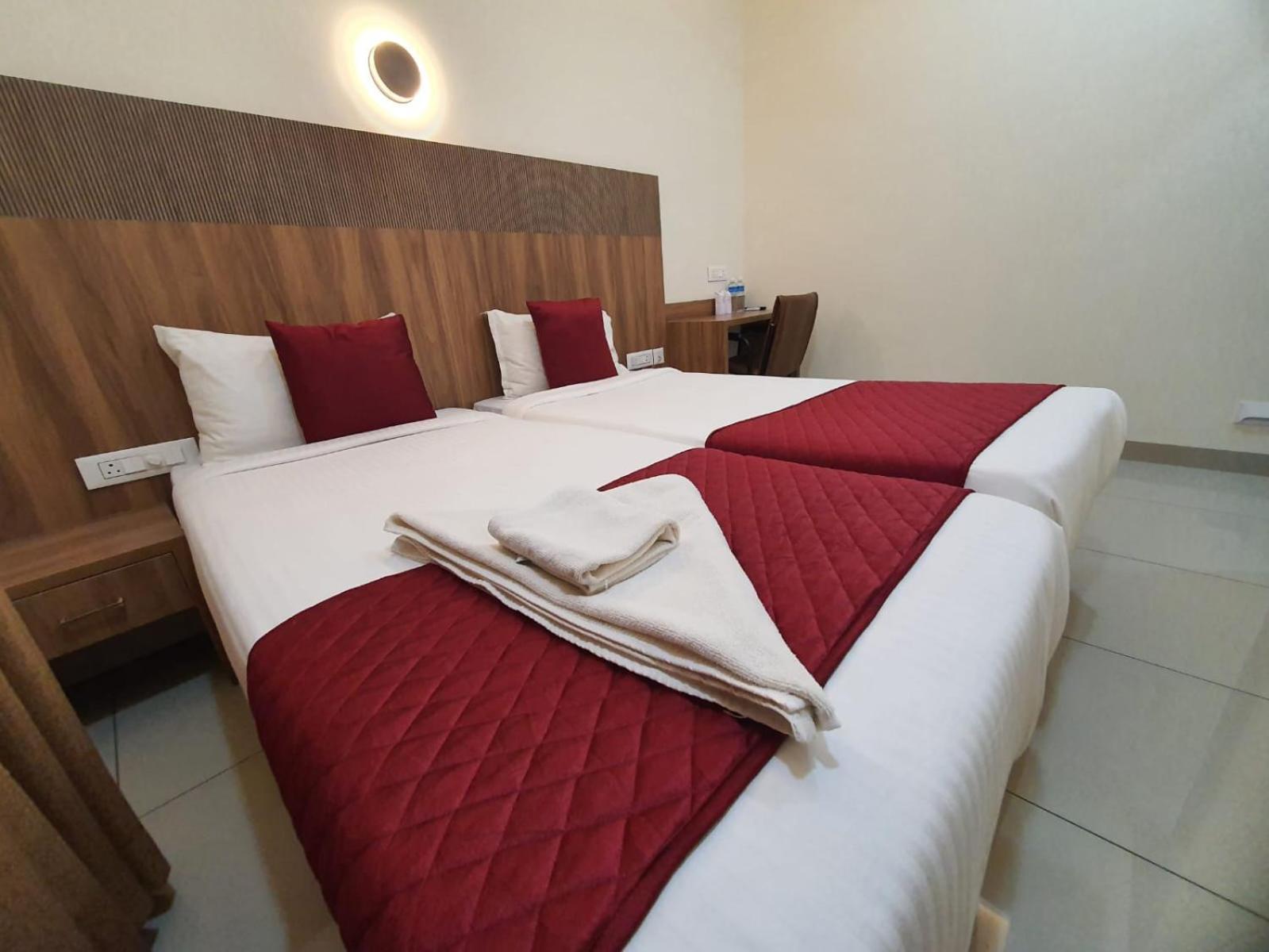 Hotel Deepakam Inn Палаккад Экстерьер фото