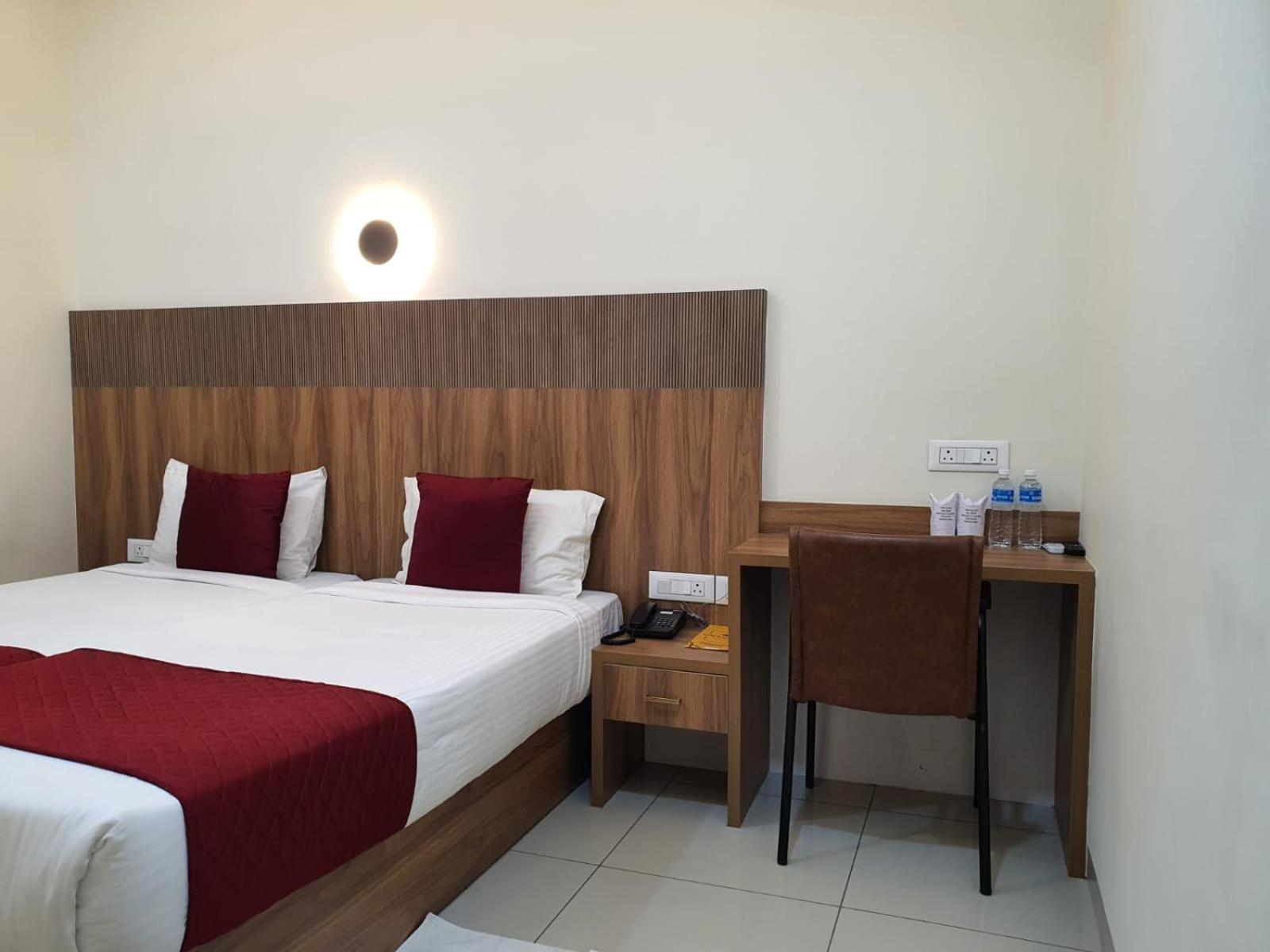 Hotel Deepakam Inn Палаккад Экстерьер фото