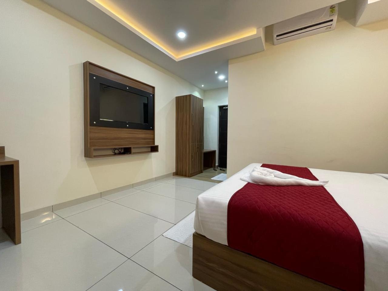 Hotel Deepakam Inn Палаккад Экстерьер фото